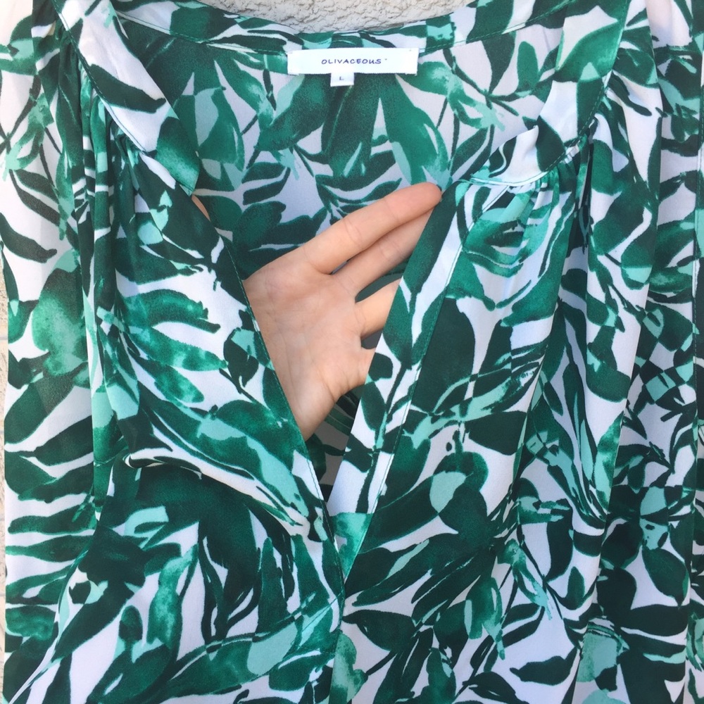 Olivaceous Floral Leaf Print Sleeveless Blouse - Picture 4 of 7